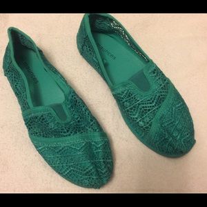 EUC slip on teal shoes